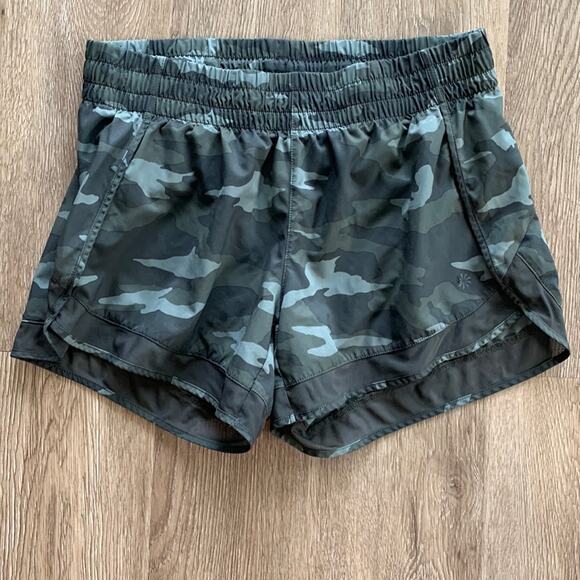 Athleta Green Camo Mesh Racer Run Shorts Size Small 4" Inseam Lined - Picture 1 of 6